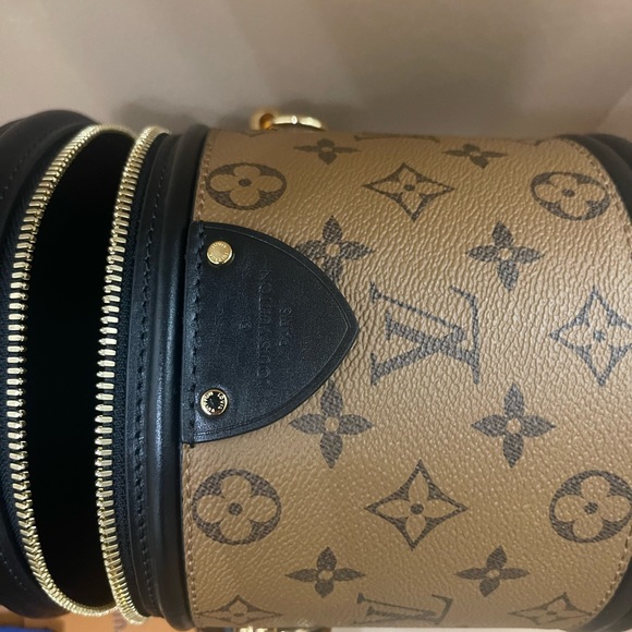 Authentic Louis Vuitton Bucket- Cannes - Picture 9 of 15